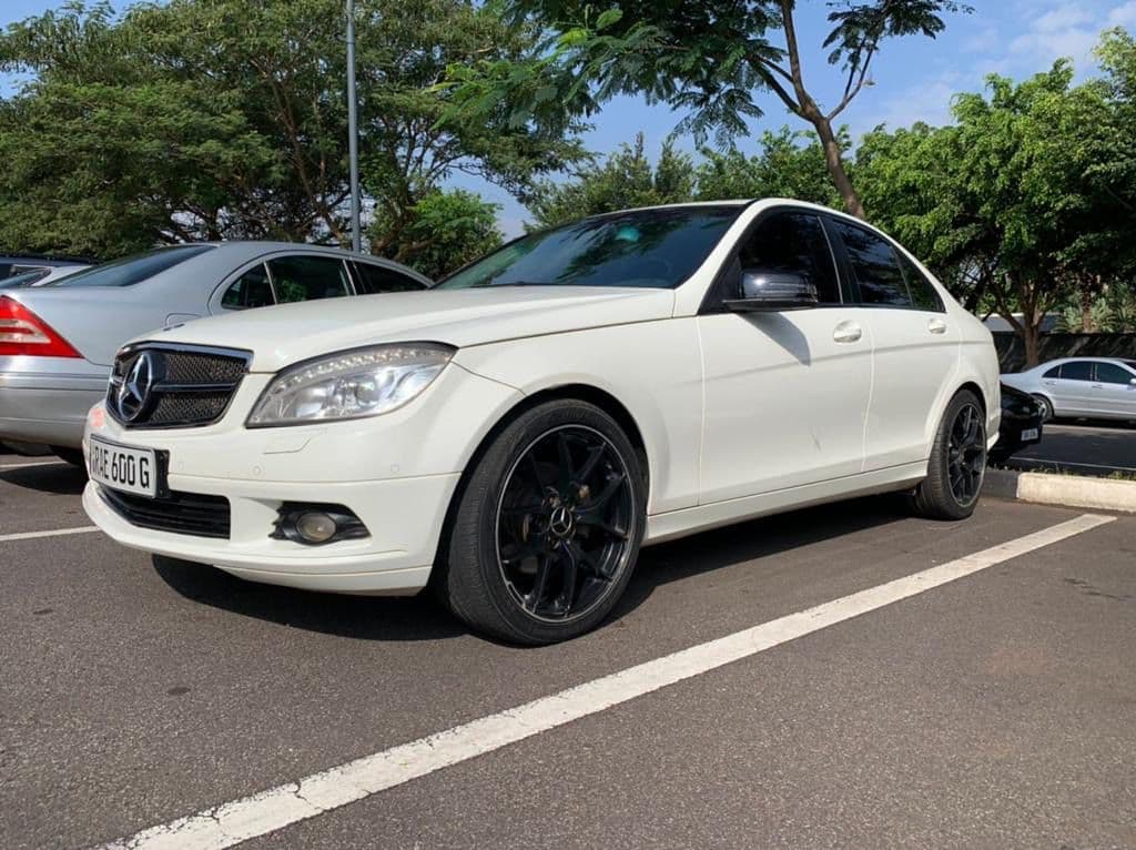 The Mercedes-Benz C300 — photo 3